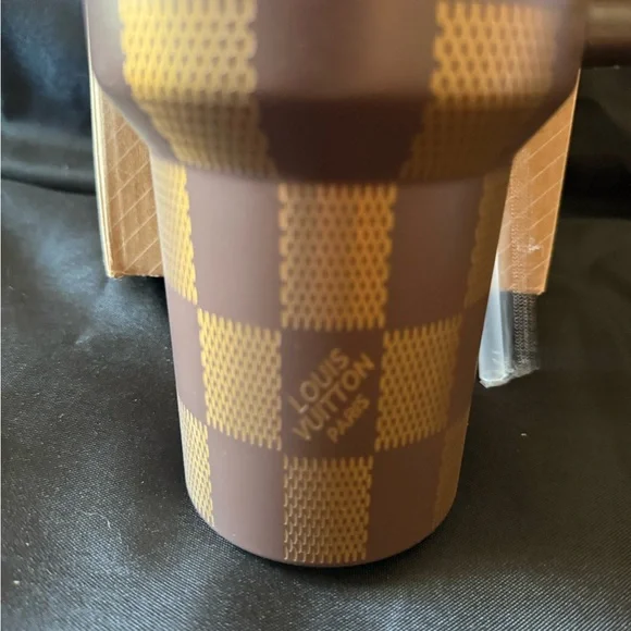 New Stanley 40oz Laser LEngravedV Brown and Gold Checkered Tumbler - Picture 3 of 8